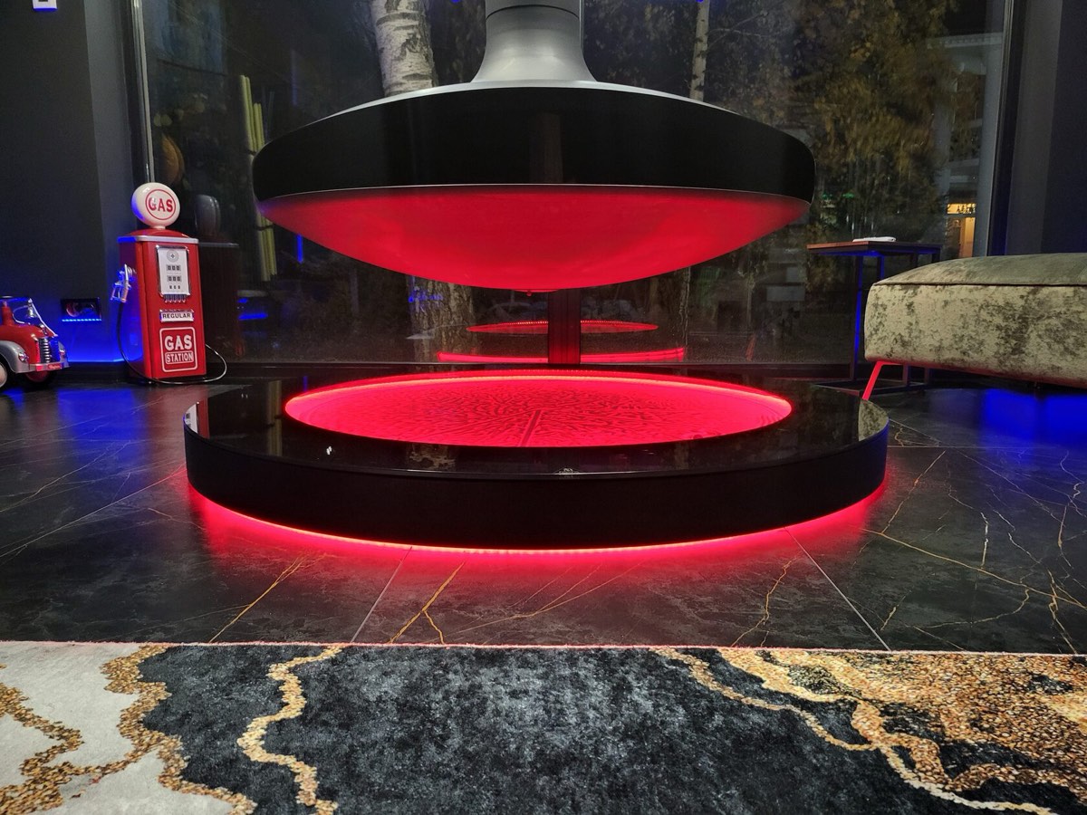 FMONE UFO مع إضاءة LED حمراء